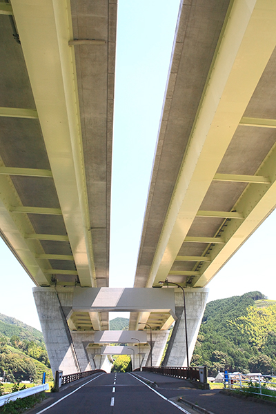 第二東名高速道路藁科川橋中（鋼上部）橋梁写真