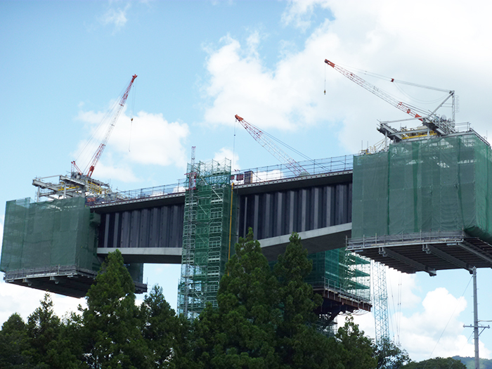 第二東名高速道路豊川橋工事波形鋼板現場塗装写真