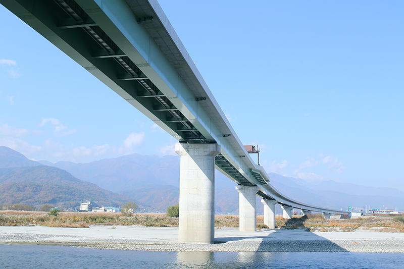 中部横断自動車道 富士川橋(富士川町)塗装工事写真