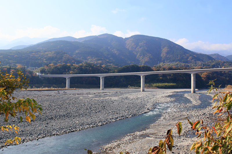 中部横断自動車道 富士川橋(南部町)塗装工事写真